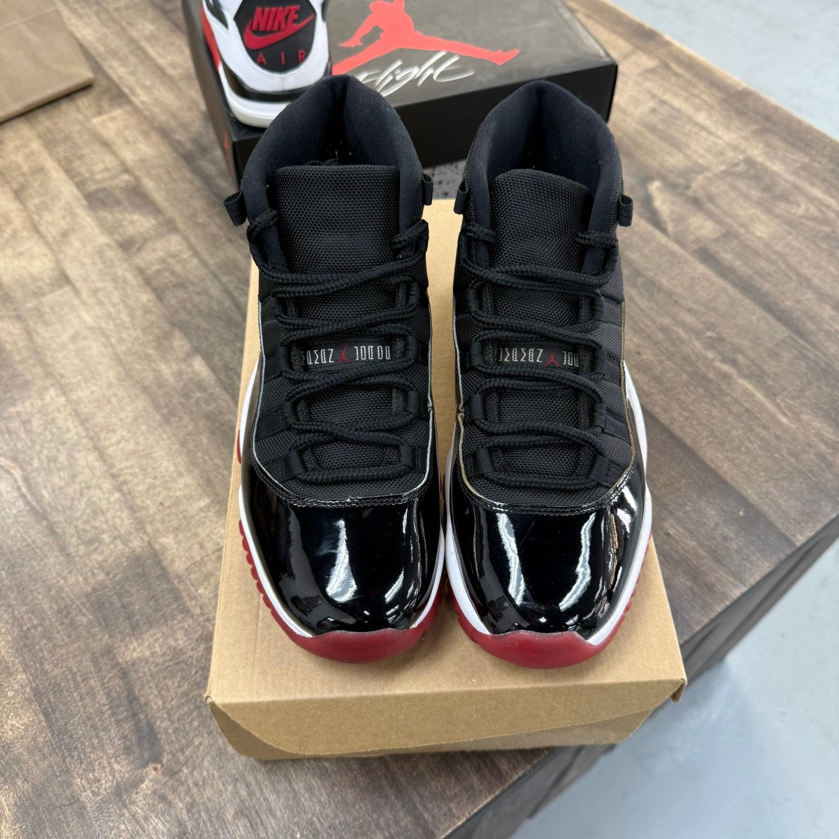 Jordan 11 Retro Playoffs Bred (2019) Size 9 (Pre-Owned) - Image 2