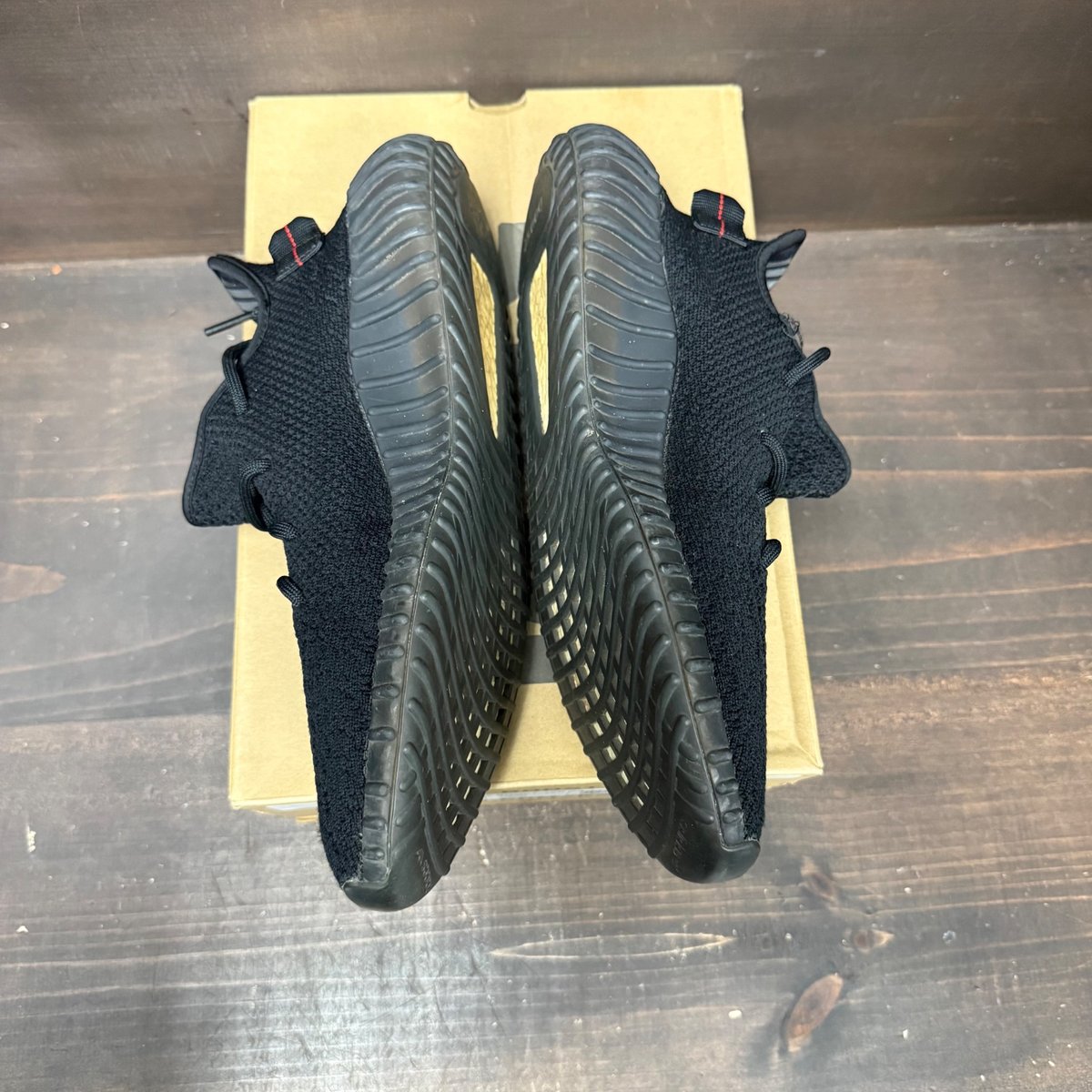 adidas Yeezy Boost 350 V2 Black Red Size 10.5 (Pre-Owned) - side