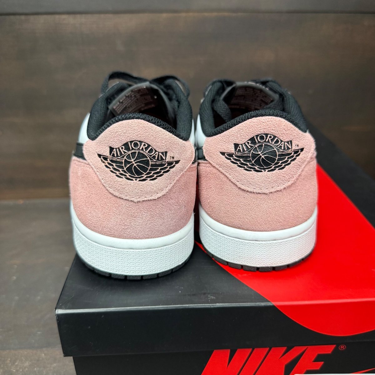 Jordan 1 Low OG Bleached Coral Size 10 (Pre-Owned) - sole