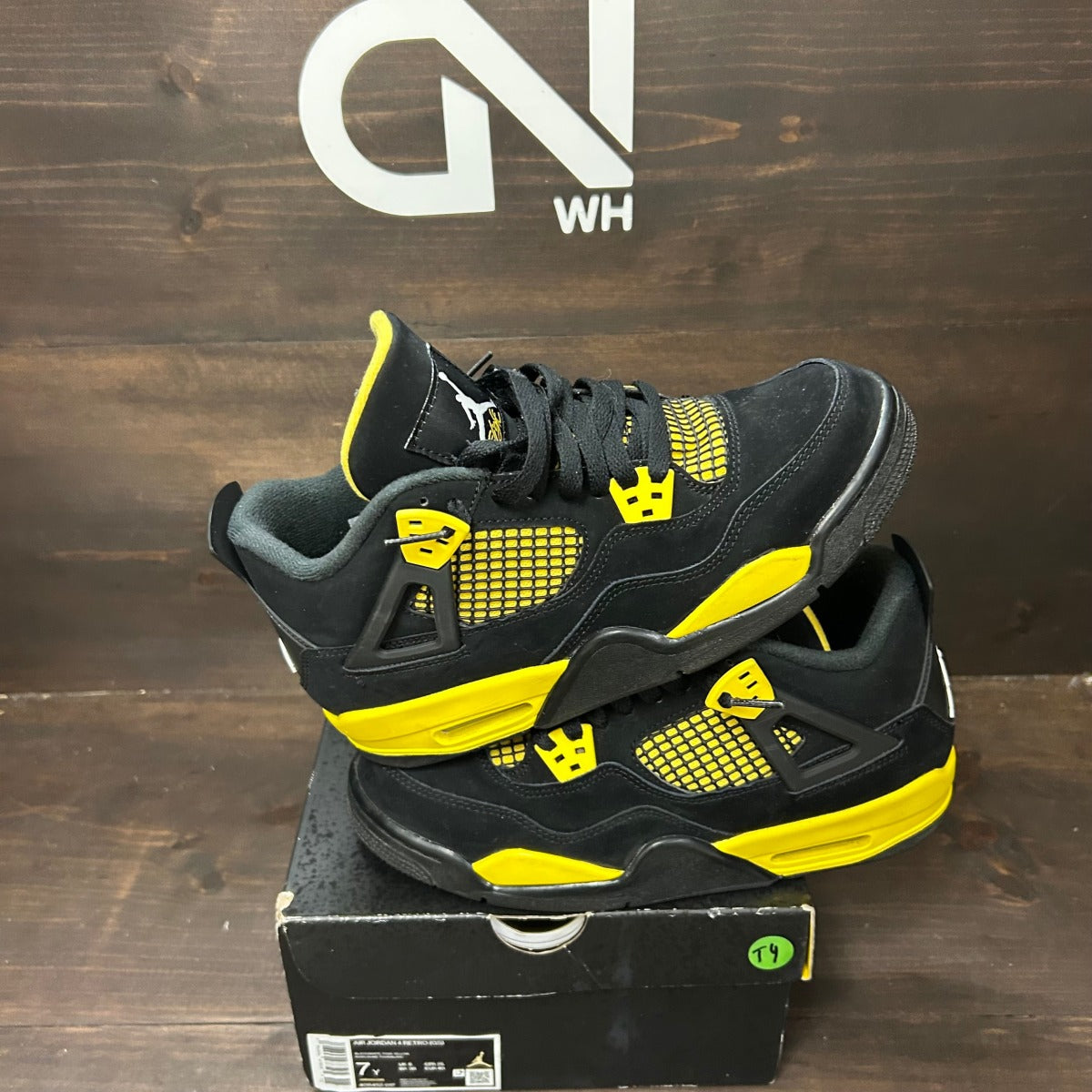 Jordan 4 Retro Thunder (2023) (GS) - Image 1