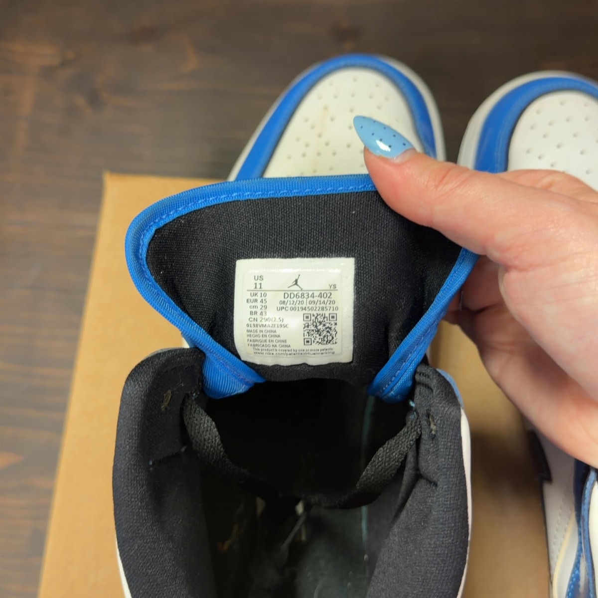 Jordan 1 Mid Signal Blue Size 11 (Pre-Owned) - Image 7