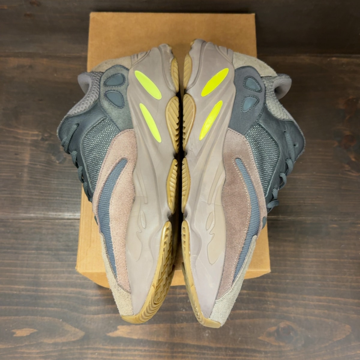 adidas Yeezy Boost 700 Mauve Size 11.5 (Pre-Owned) - Image 4