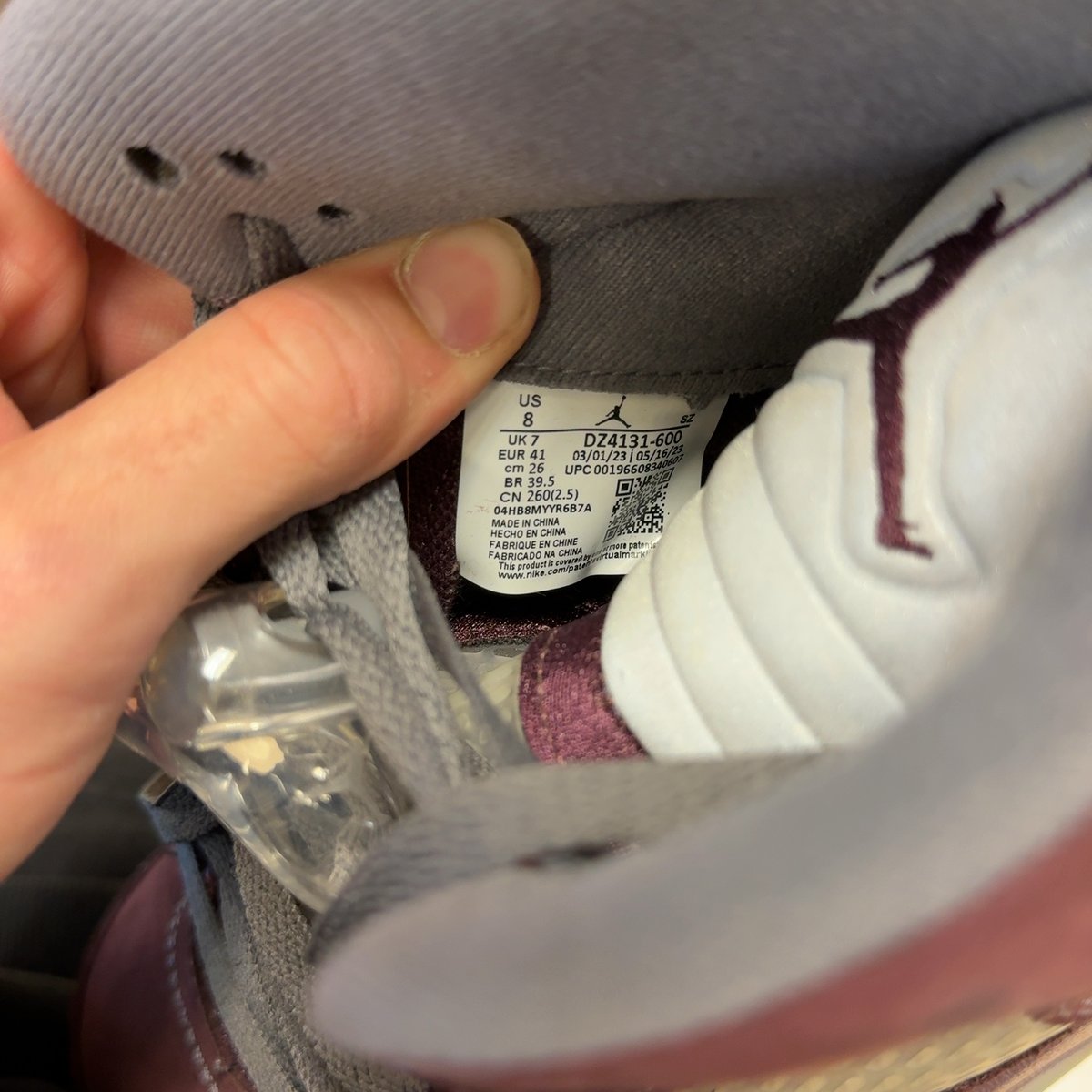 Jordan 5 Retro Burgundy (2023) Size 8 (Pre-Owned) - aux
