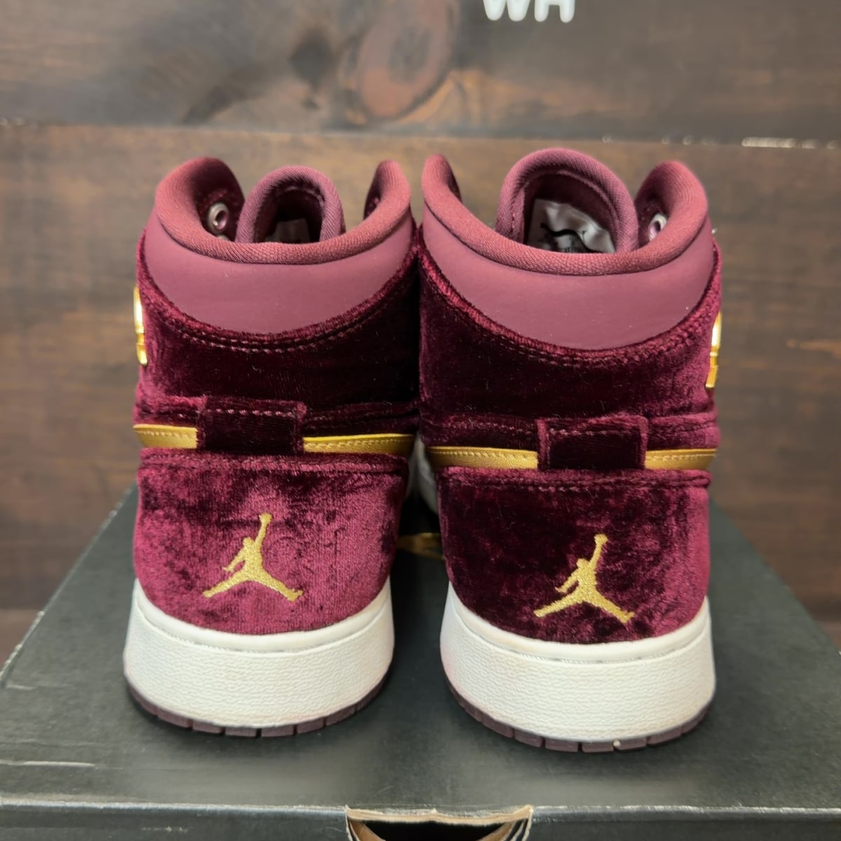 Jordan 1 Retro Heiress Night Maroon (GS) Size 6.5Y (Pre-Owned) - Image 4