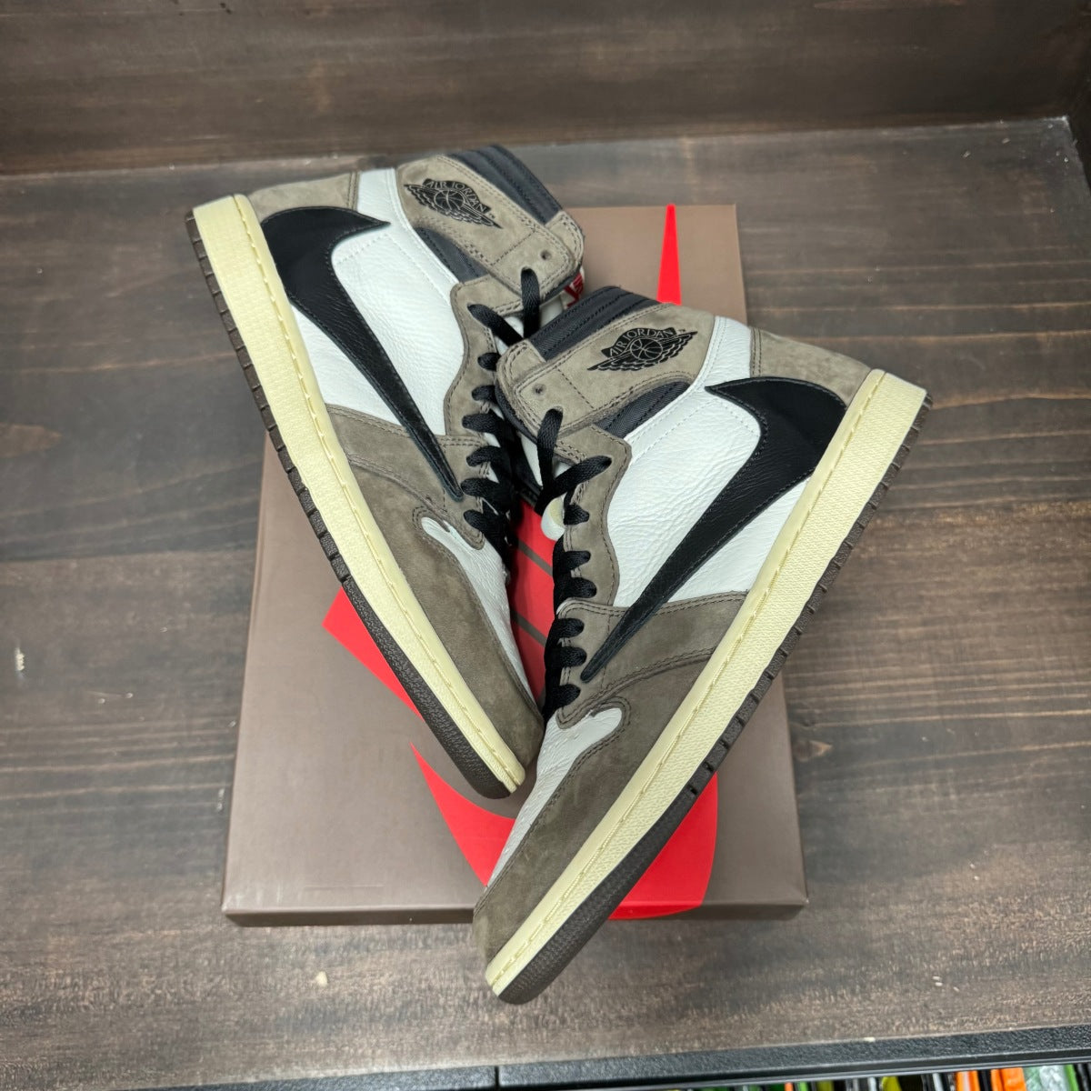 Jordan 1 Retro High OG SP Travis Scott Mocha - Image 2
