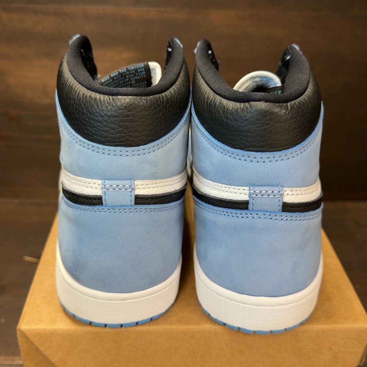 Jordan 1 Retro High OG University Blue Size 11 (Pre-Owned) - aux