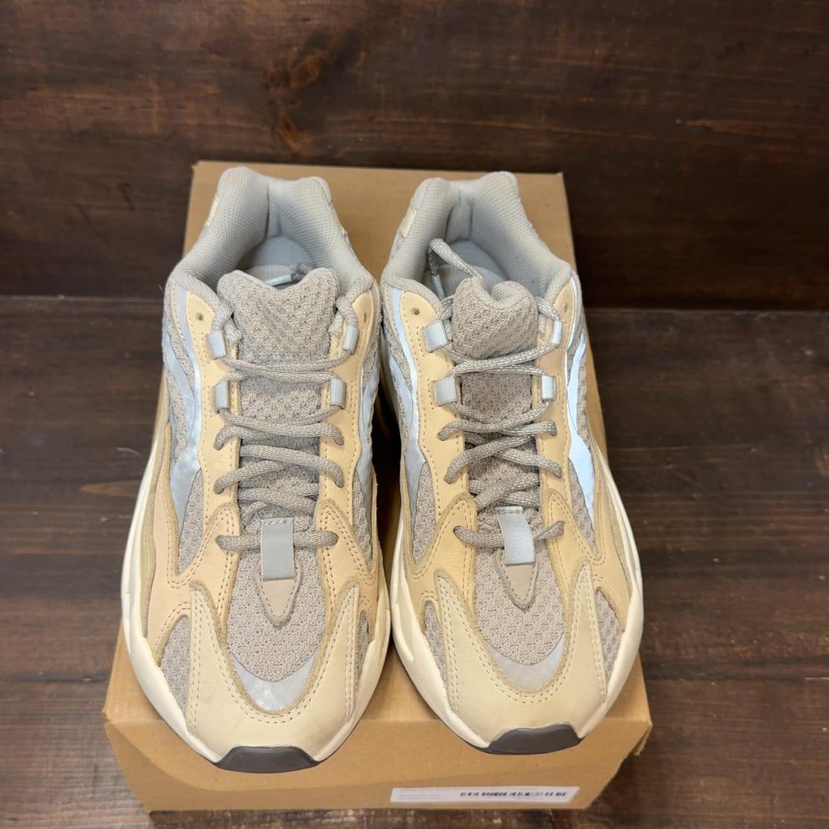 adidas Yeezy Boost 700 V2 Cream Size 7 (Pre-Owned) - tag