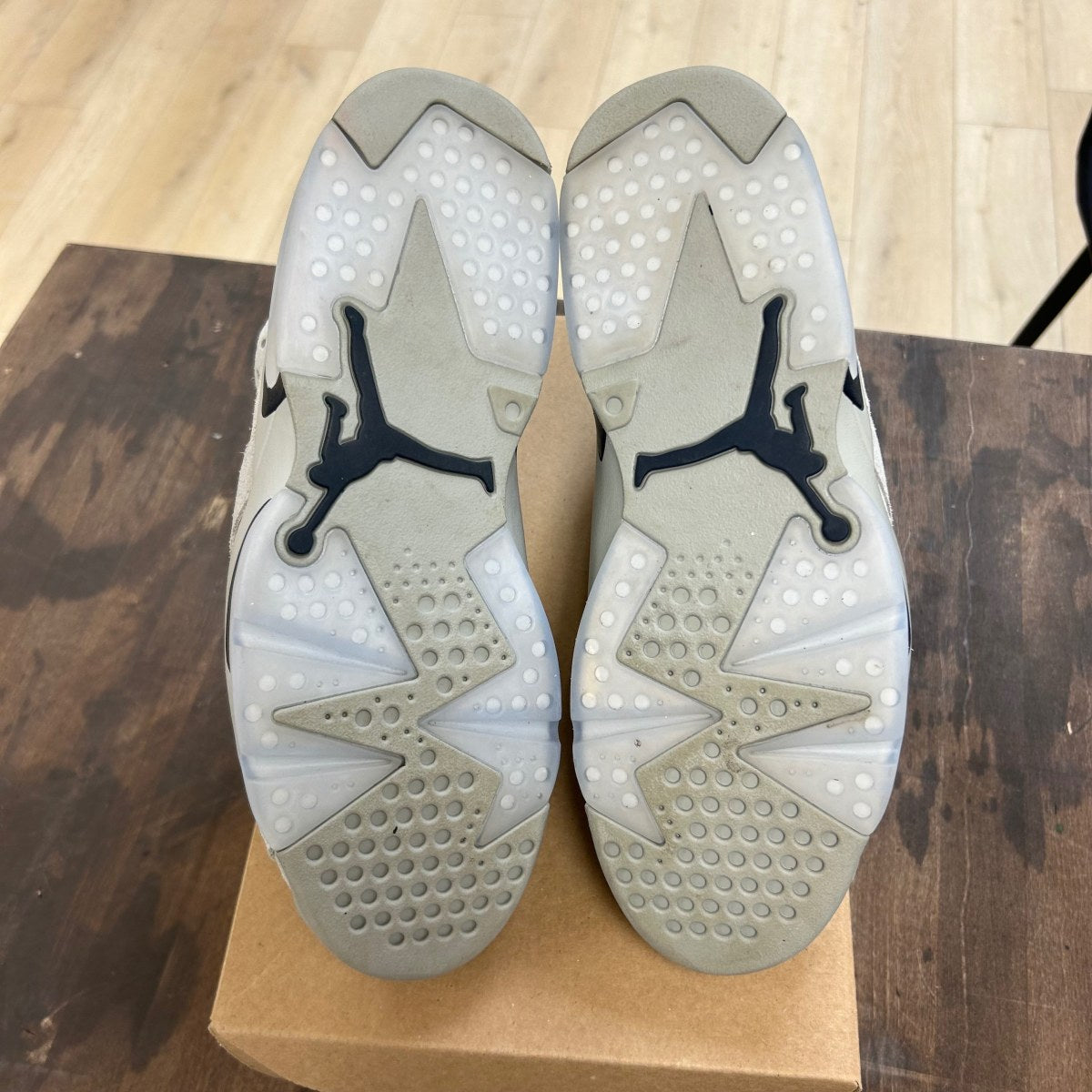 Jordan 6 Retro Georgetown (2022) Size 10.5 (Pre-Owned) - Image 5