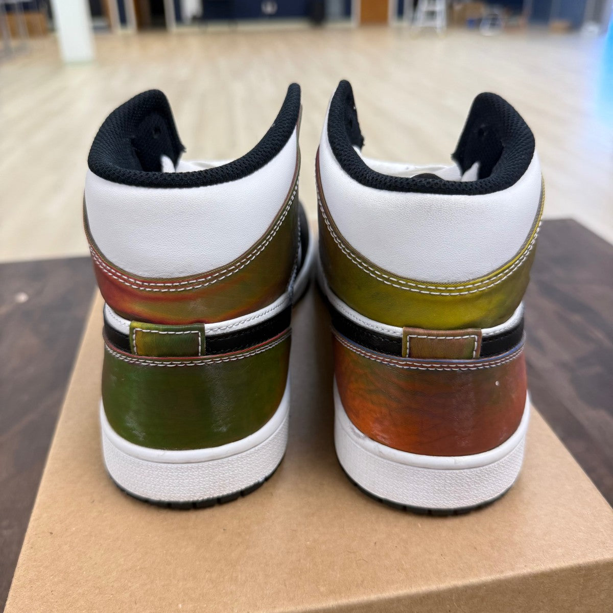 Jordan 1 Mid Heat Reactive Size 9.5 (Pre-Owned) - Image 3