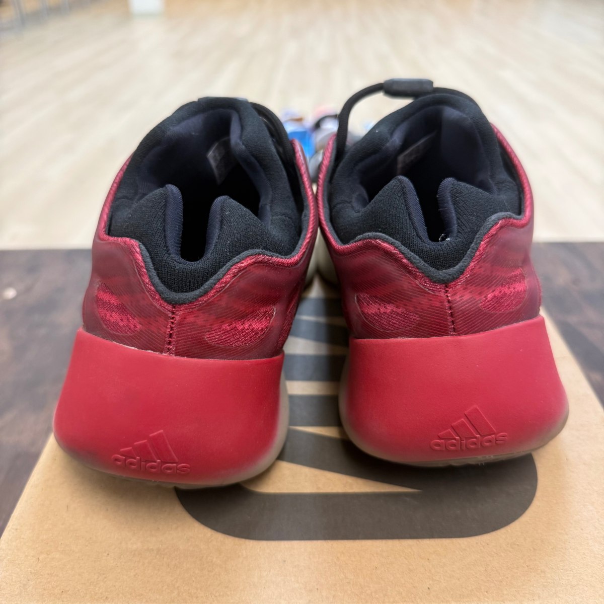 adidas Yeezy 700 V3 Fade Carbon Size 13 (Pre-Owned) - Image 2