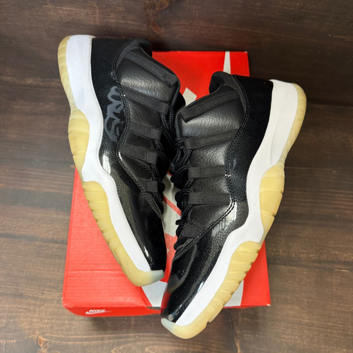 Jordan 11 Retro Low 72-10 Size 11 (Pre-Owned) - Image 2