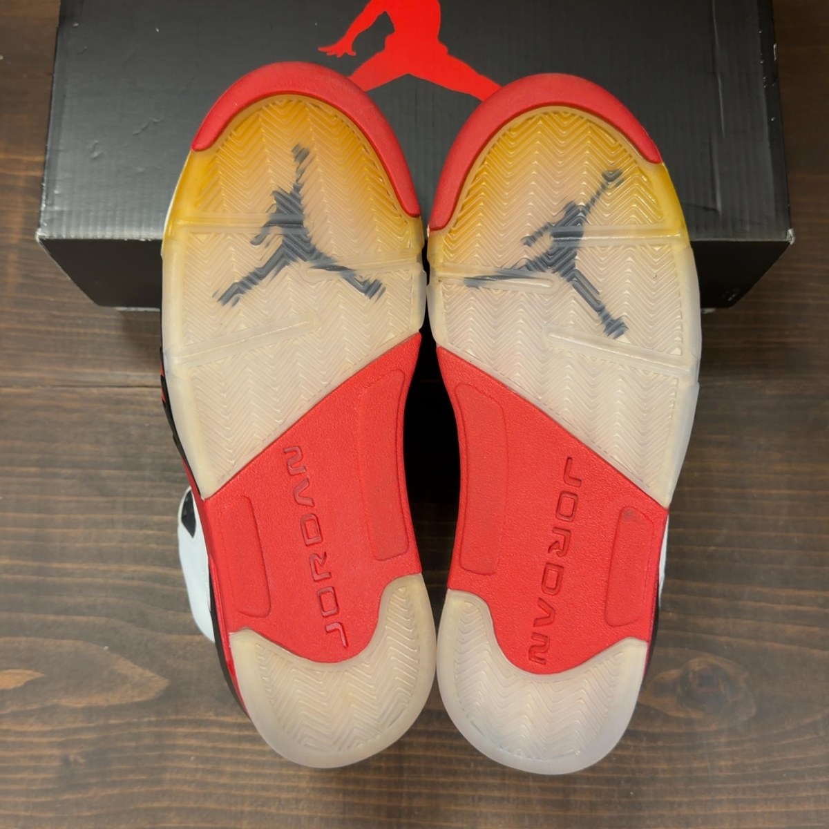 Jordan 5 Retro Fire Red Black Tongue (2013) Size 8 (Pre-Owned) - Image 6