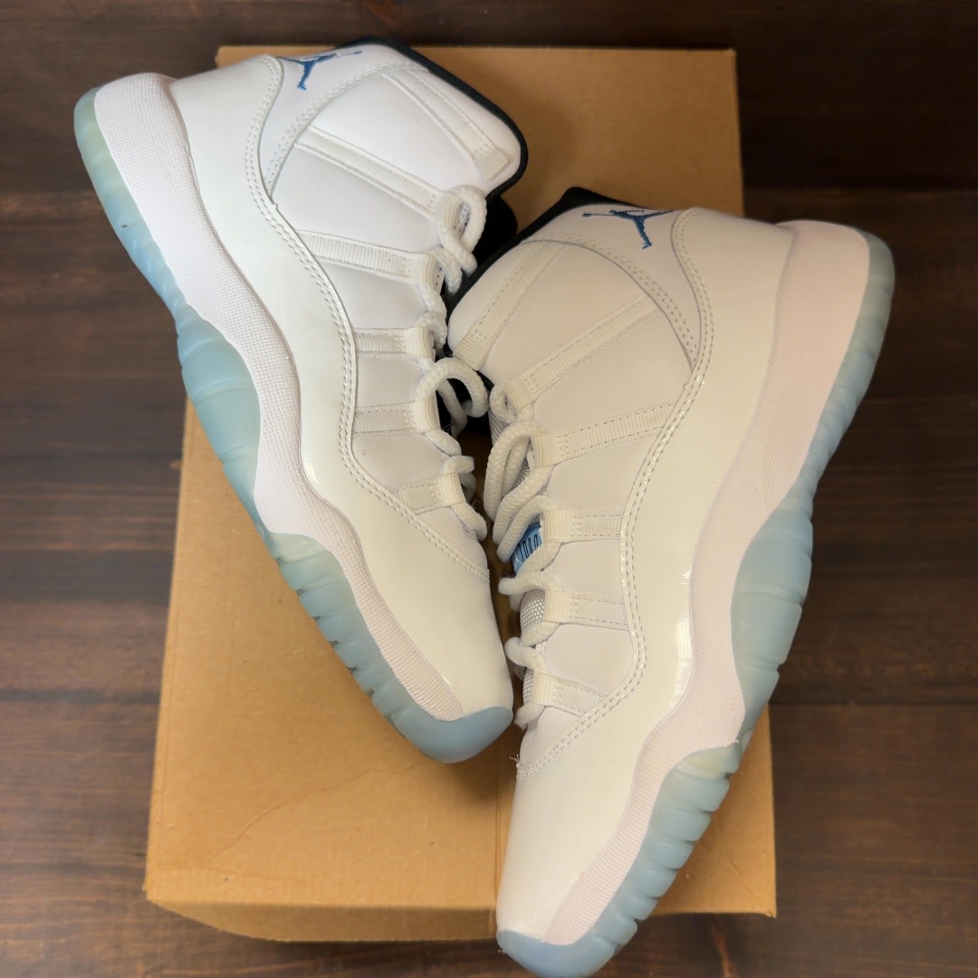 Jordan 11 Retro Low Legend Blue (GS) Size 7Y (Pre-Owned) - Image 2