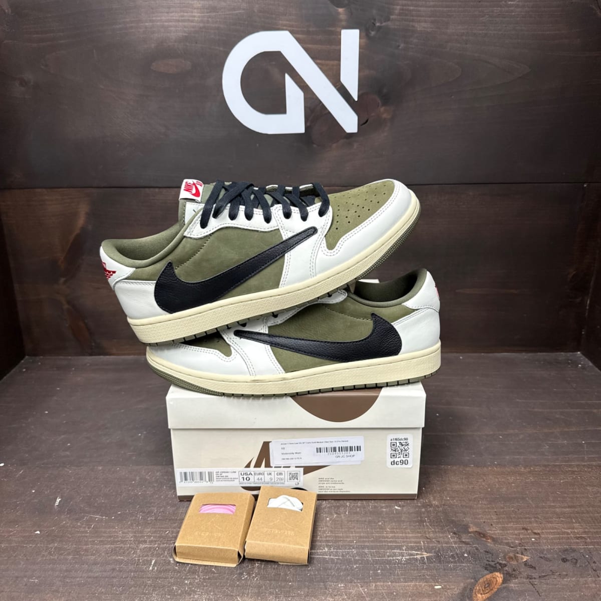 Jordan 1 Retro Low OG SP Travis Scott Medium Olive Size 10 (Pre-Owned) - front