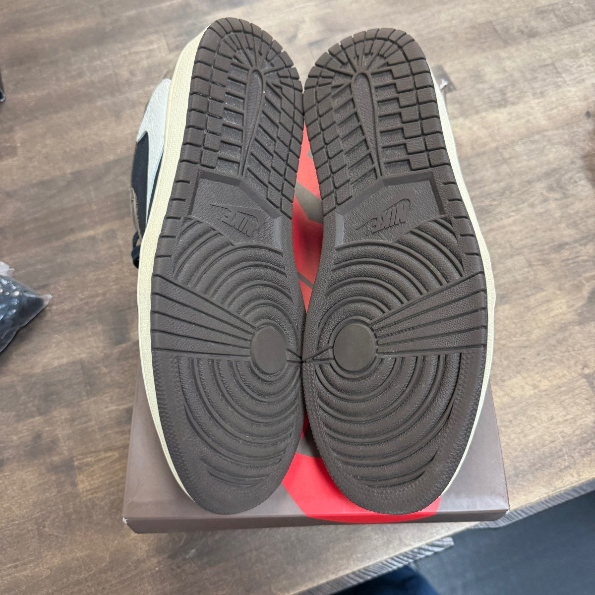 Jordan 1 Retro Low OG SP Travis Scott Mocha - Image 5