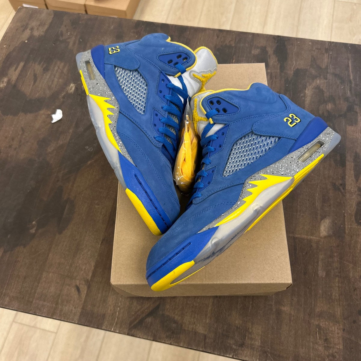 Jordan 5 Retro JSP Laney Varsity Royal Size 11 (Pre-Owned) - Image 1