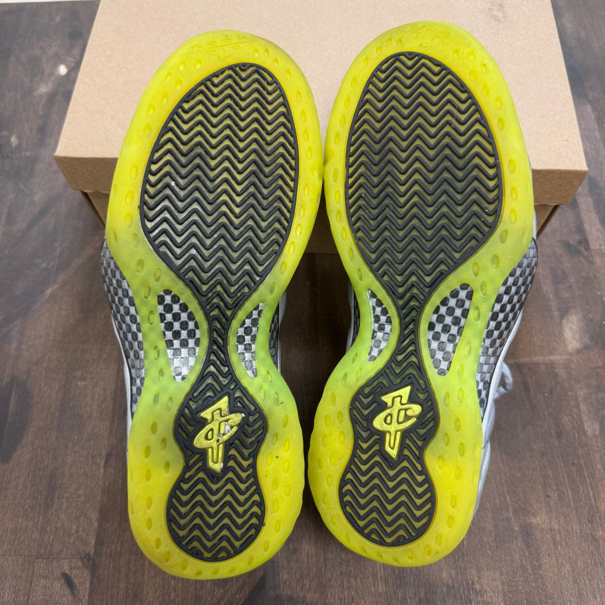 Nike Air Foamposite One Silver Volt Camo Size 11.5 (Pre-Owned) - Image 5