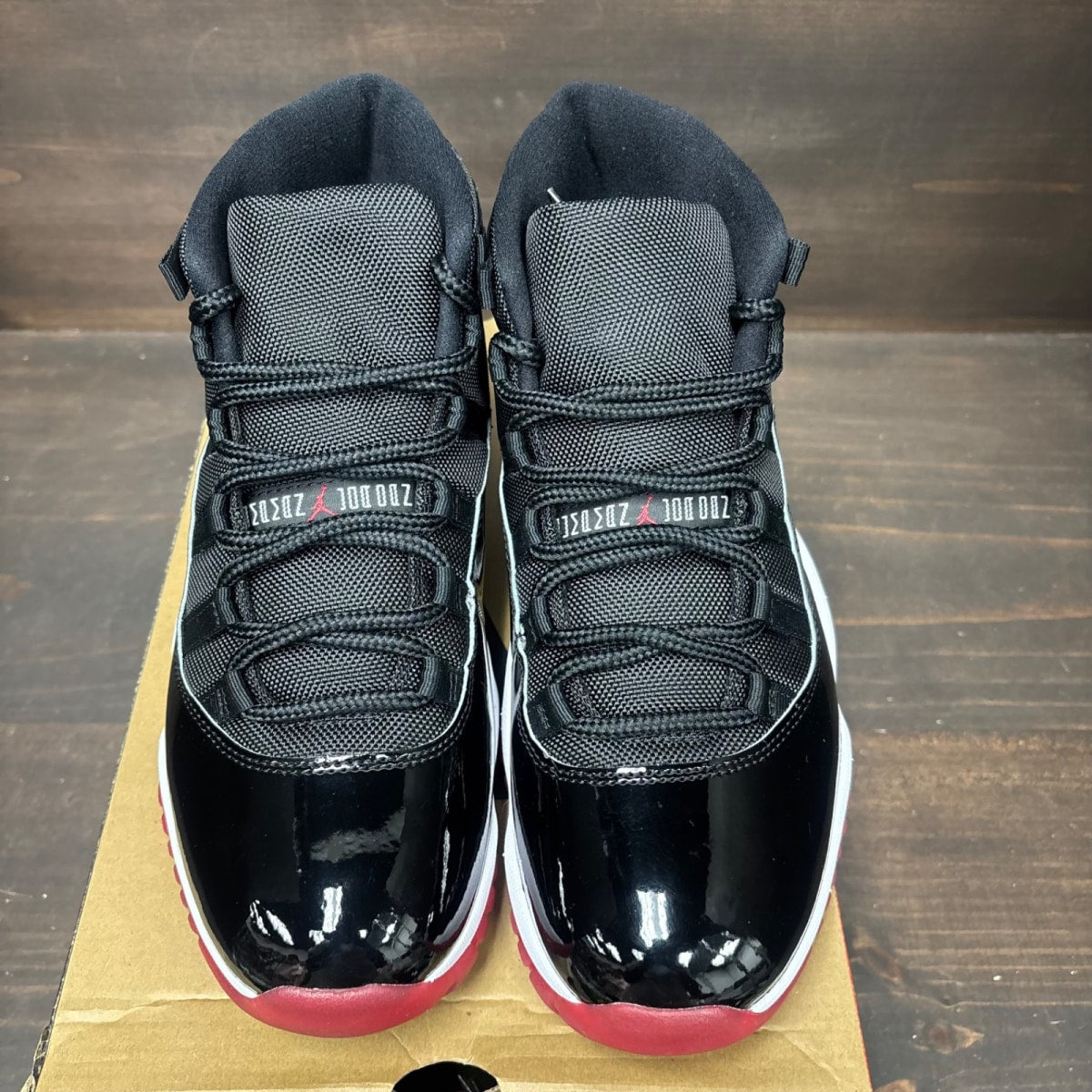 Jordan 11 Retro Playoffs Bred (2019) Size 10.5 (Pre-Owned) - Image 3