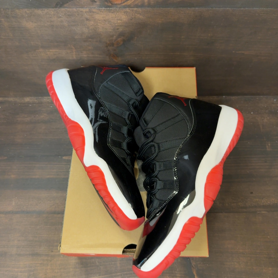 Jordan 11 Retro Playoffs Bred (2019) Size 10 (Pre-Owned)