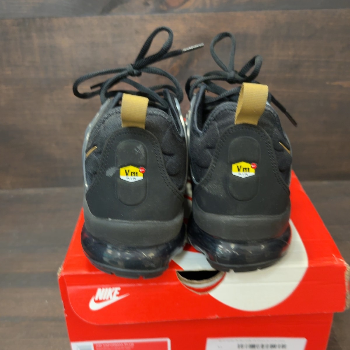 Nike Air VaporMax Plus Black Metallic Gold Anthracite - Image 4