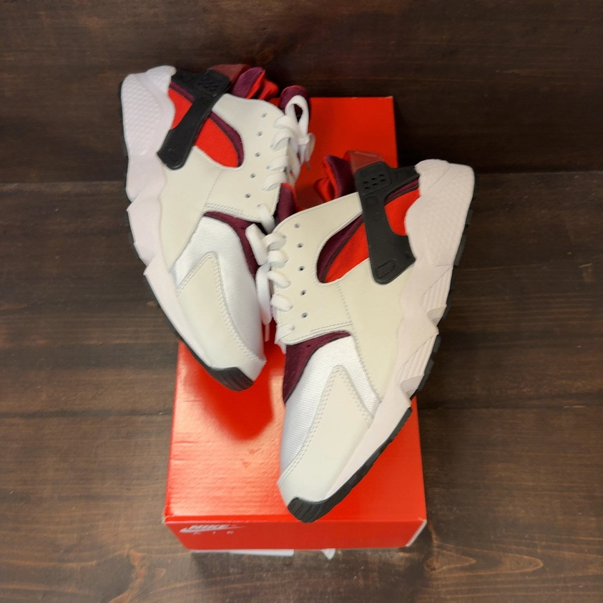 Nike Air Huarache White Red Oxide Size 13 (Pre-Owned) - Image 2