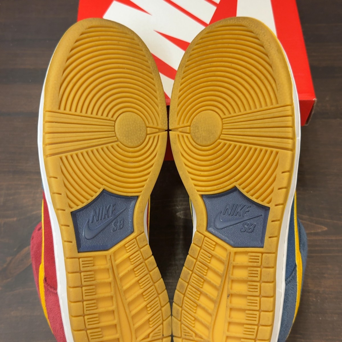 Nike SB Dunk Low Barcelona Size 10.5 (Pre-Owned) - Image 7