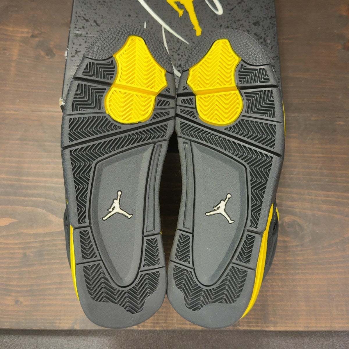 Jordan 4 Retro Thunder (2023) - Image 8
