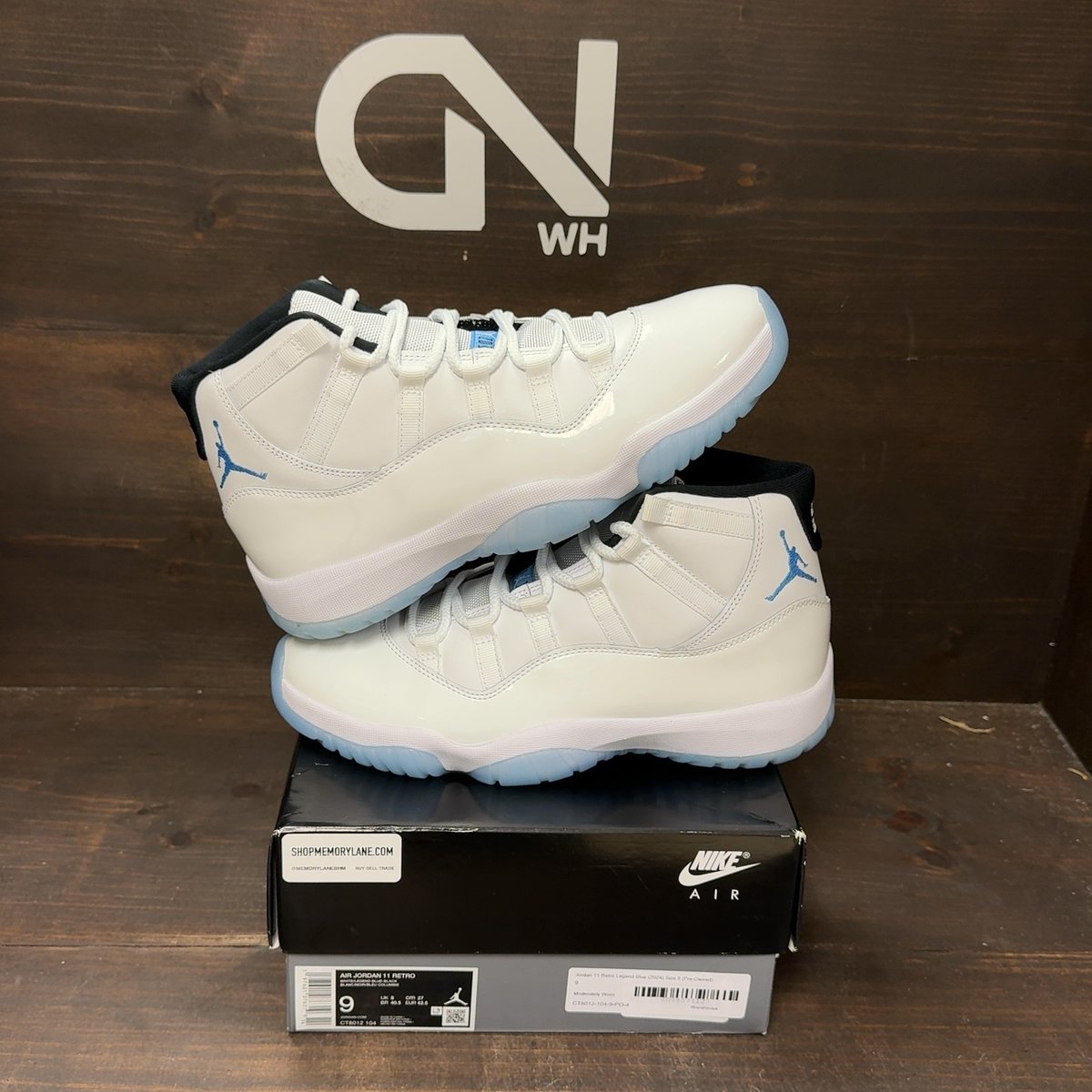 Jordan 11 Retro Legend Blue (2024) Size 9 (Pre-Owned) - front