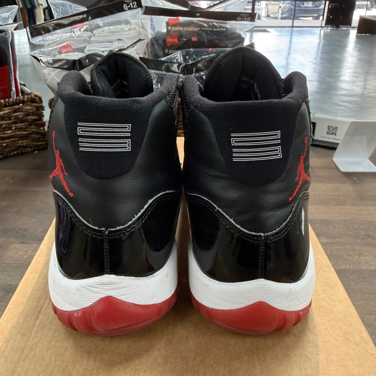 Jordan 11 Retro Playoffs Bred (2019) Size 7.5 (Pre-Owned) - Image 4