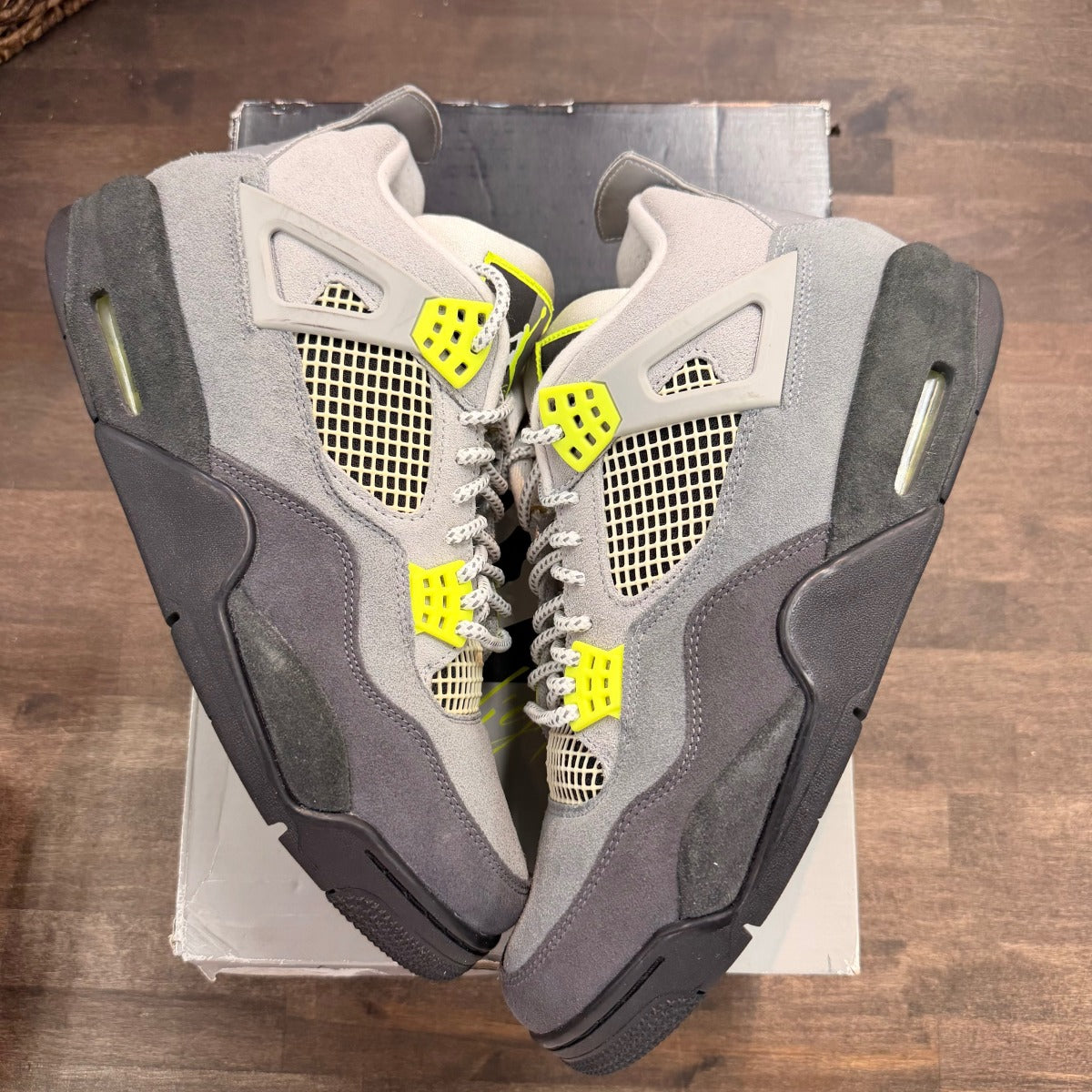 Jordan 4 Retro SE 95 Neon Size 11 (Pre-Owned) - Image 1