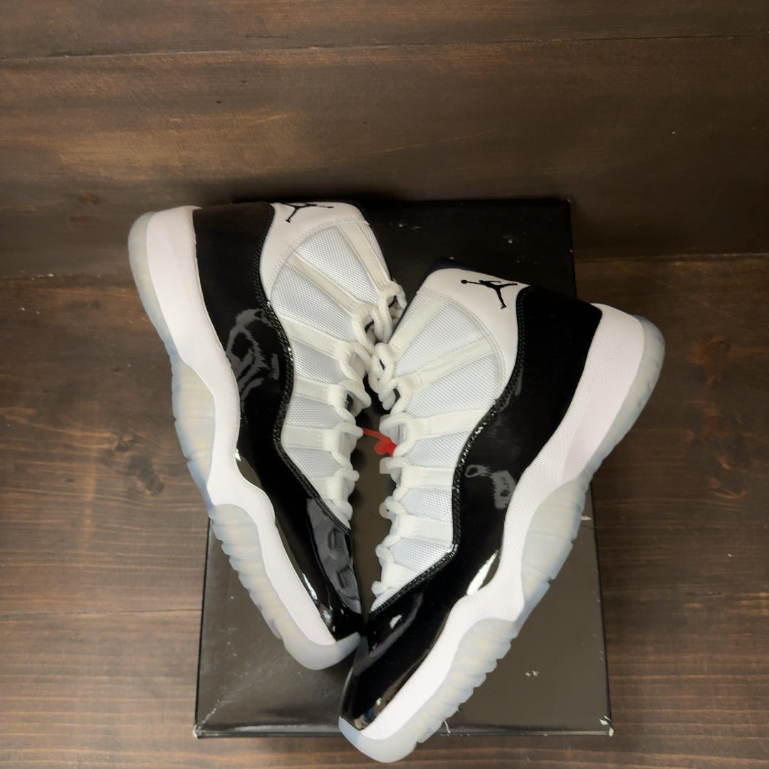 Jordan 11 Retro Concord (2018) Size 8.5 (Pre-Owned)