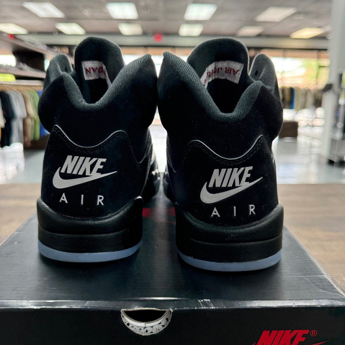 Jordan 5 Retro OG Black Metallic Reimagined Size 10 (Pre-Owned) - Image 4