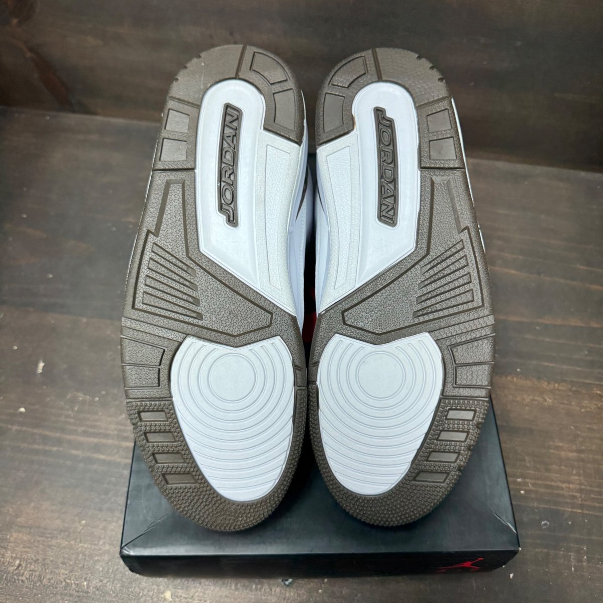 Jordan 3 Retro Mocha (2018) Size 10.5 (Pre-Owned) - box