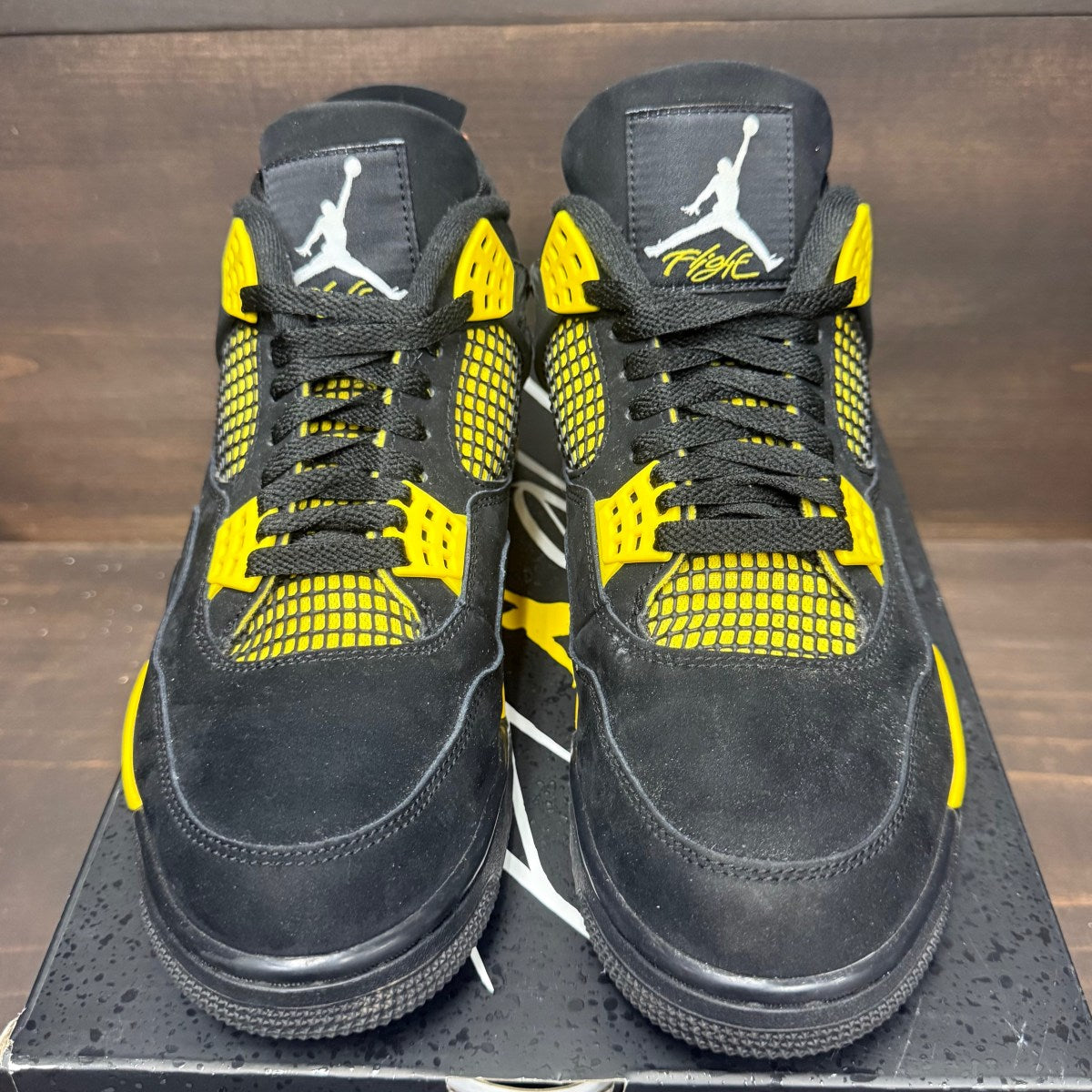 Jordan 4 Retro Thunder (2023) - Image 4