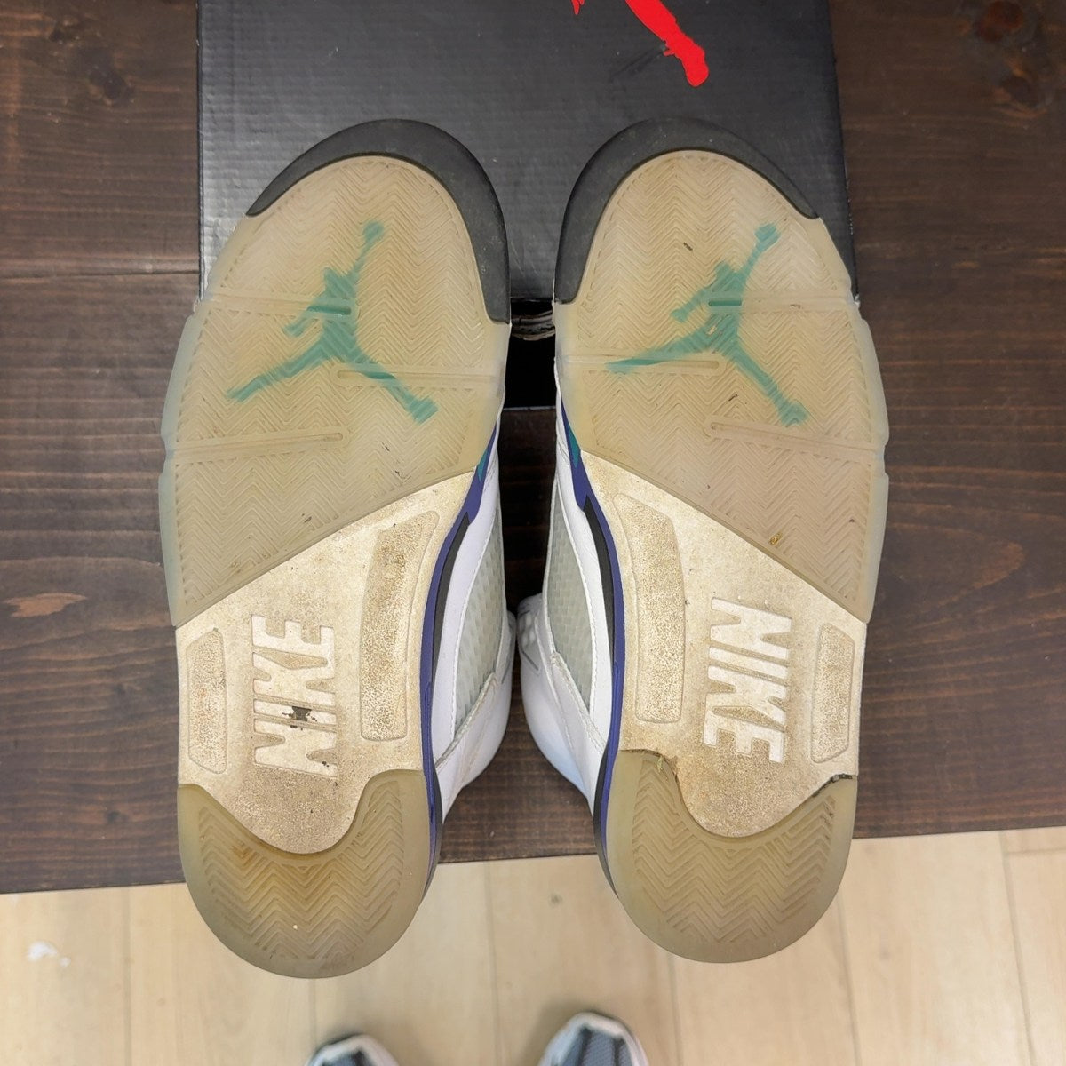 Jordan 5 Retro Grape (2025) Size 10 (Pre-Owned) - aux