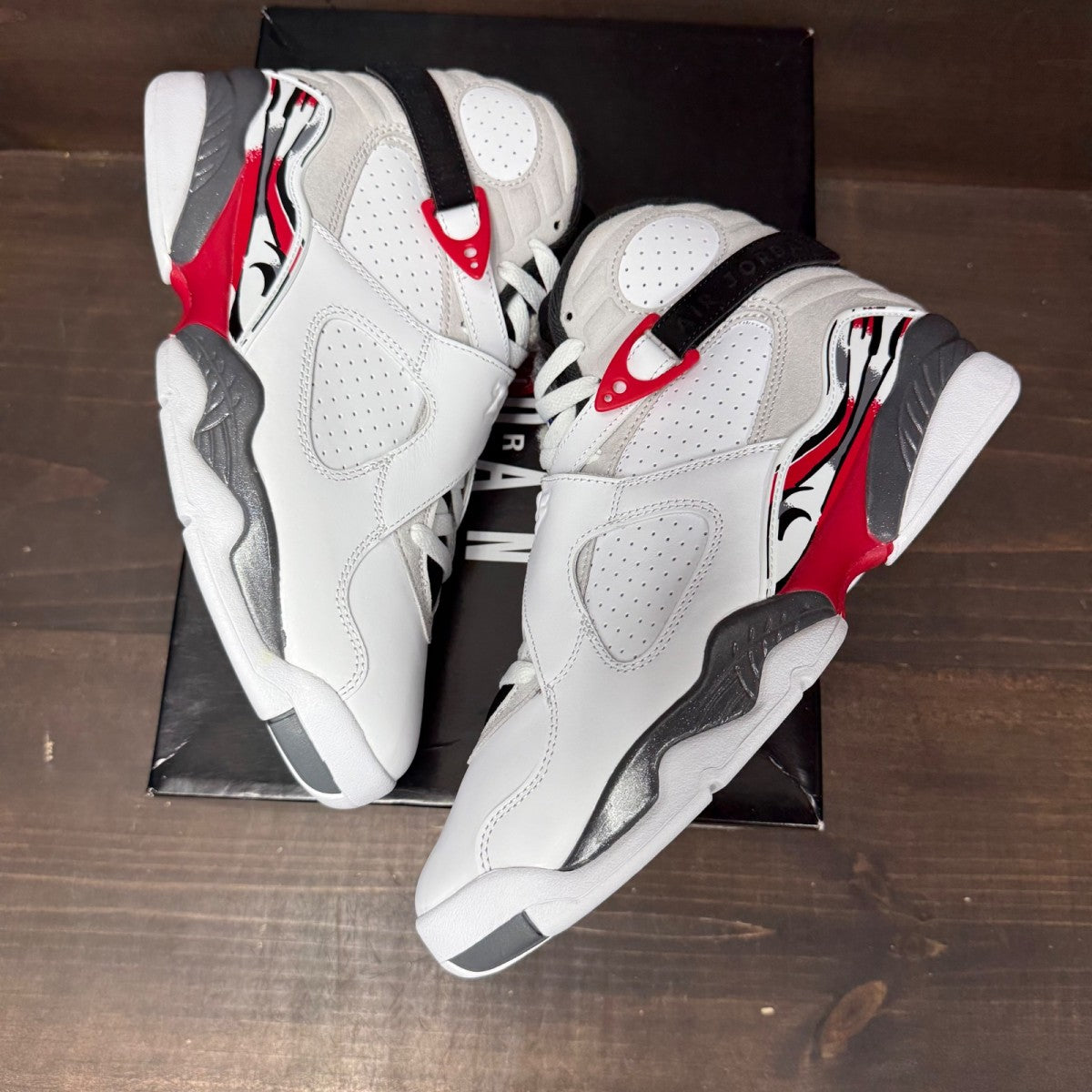 Jordan 8 Retro White True Red (2025) Size 9 (Pre-Owned)