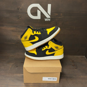 Jordan 1 Retro Mid New Love (2017) (GS) Size 6Y (Pre-Owned) - Image 1