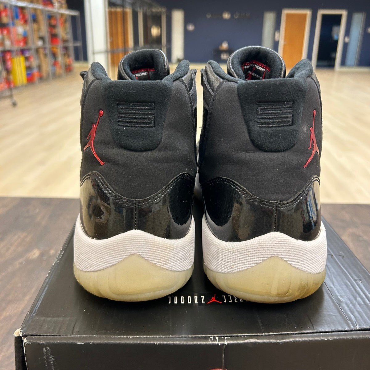 Jordan 11 Retro 72-10 Size 12 (Pre-Owned)