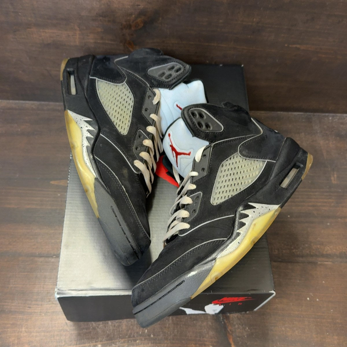 Jordan 5 Retro OG Black Metallic Reimagined Size 9 (Pre-Owned) - Image 2