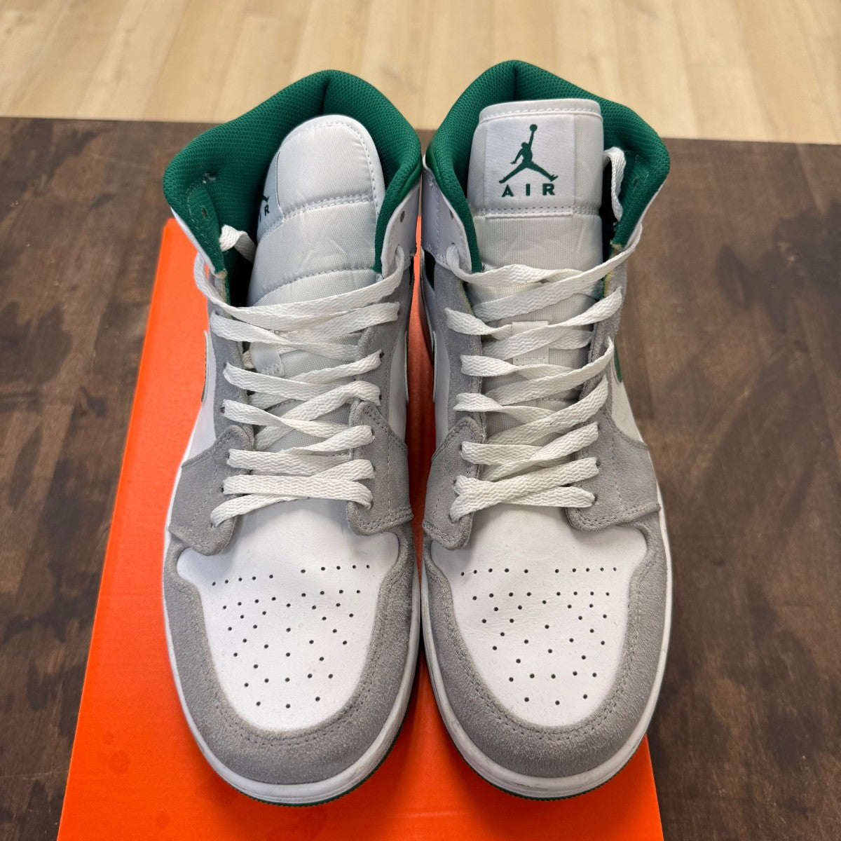 Jordan 1 Mid SE Grey Green Size 10.5 (Pre-Owned) - Image 2