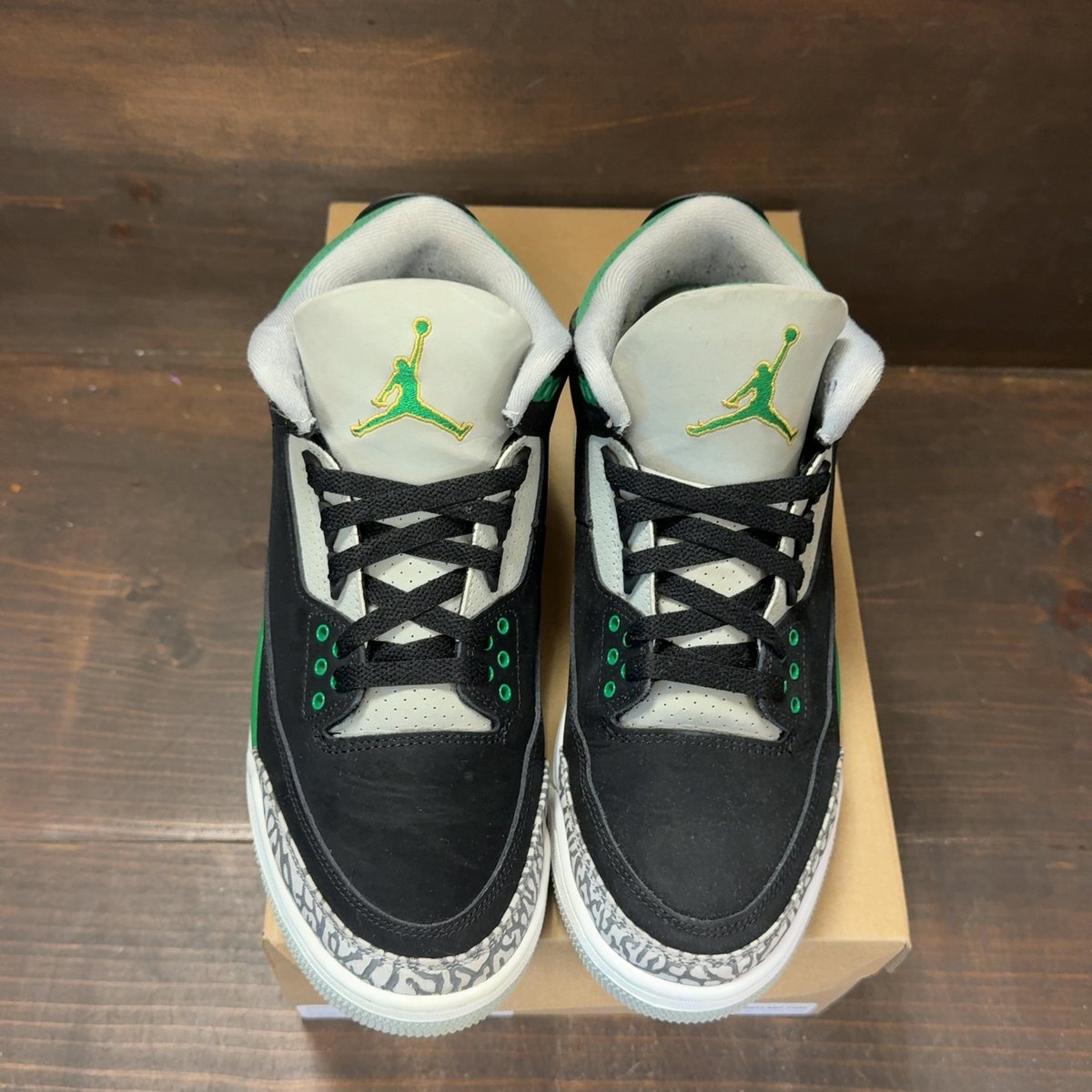 Jordan 3 Retro Pine Green Size 9 (Pre-Owned) - tag