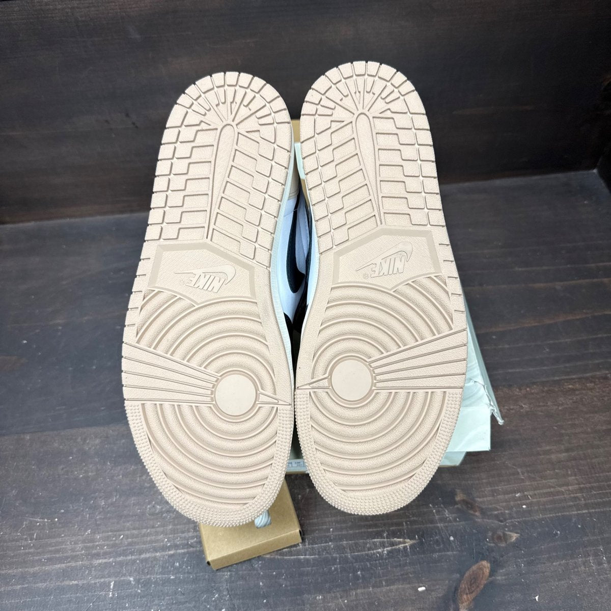 Jordan 1 Retro High OG Latte (Women's) Size 11W - box