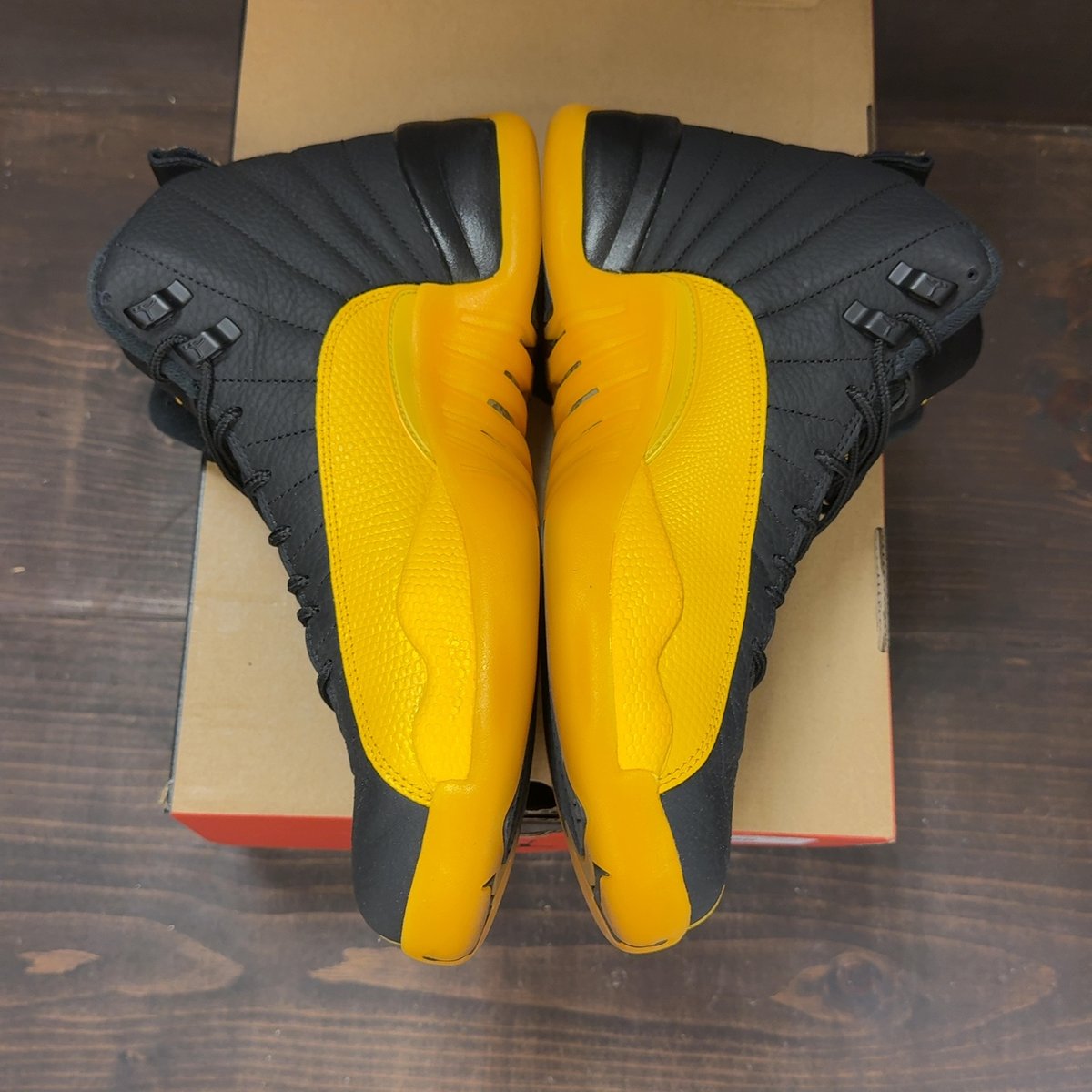 Jordan 12 Retro Black University Gold Size 10.5 (Pre-Owned) - aux