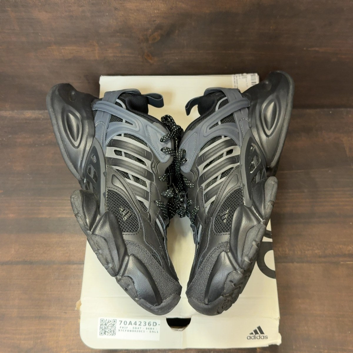 adidas XLG Runner Deluxe Black Grey - Image 2