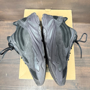 adidas Yeezy Boost 700 V2 Vanta Size 9 (Pre-Owned)