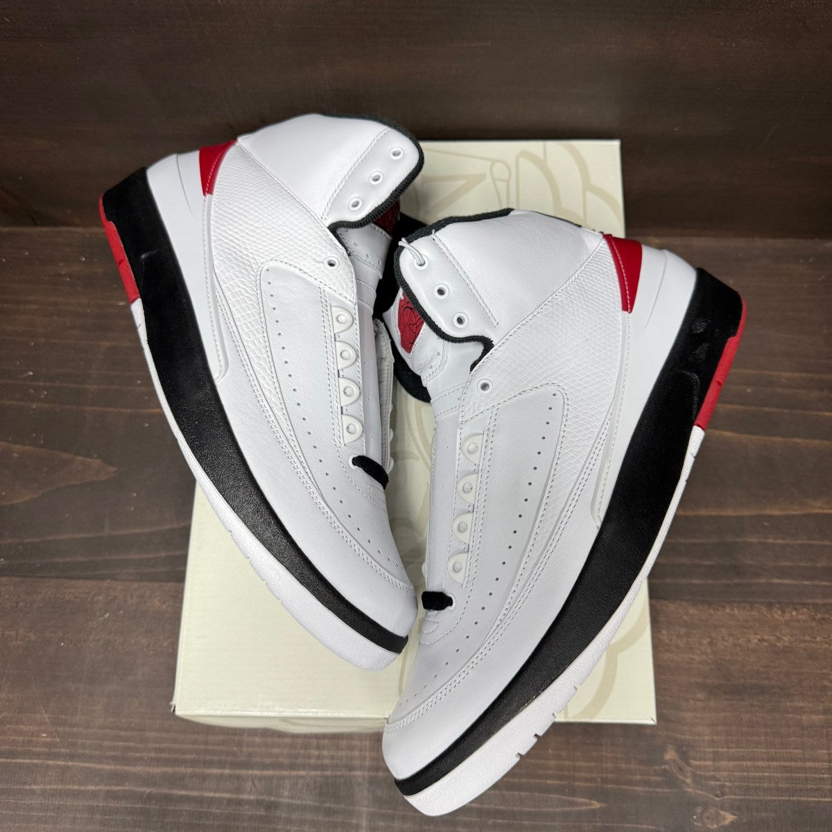 Jordan 2 Retro OG Chicago (2022) - Image 2