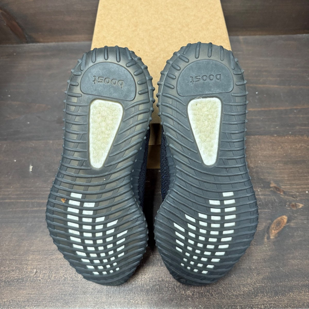 adidas Yeezy Boost 350 V2 Dazzling Blue Size 9.5 (Pre-Owned) - Image 6
