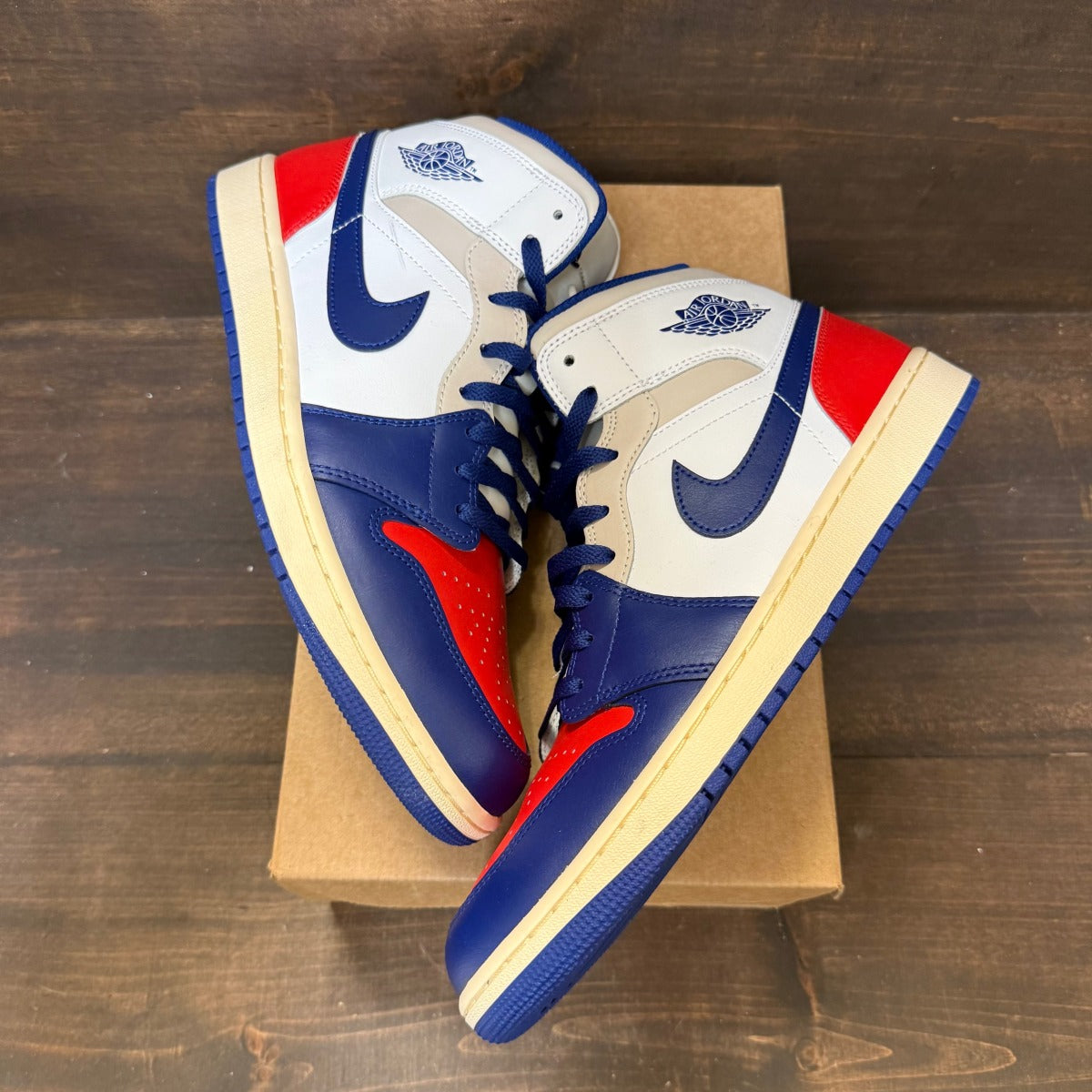 Jordan 1 Mid Rare Air Size 13 (Pre-Owned) - Image 2