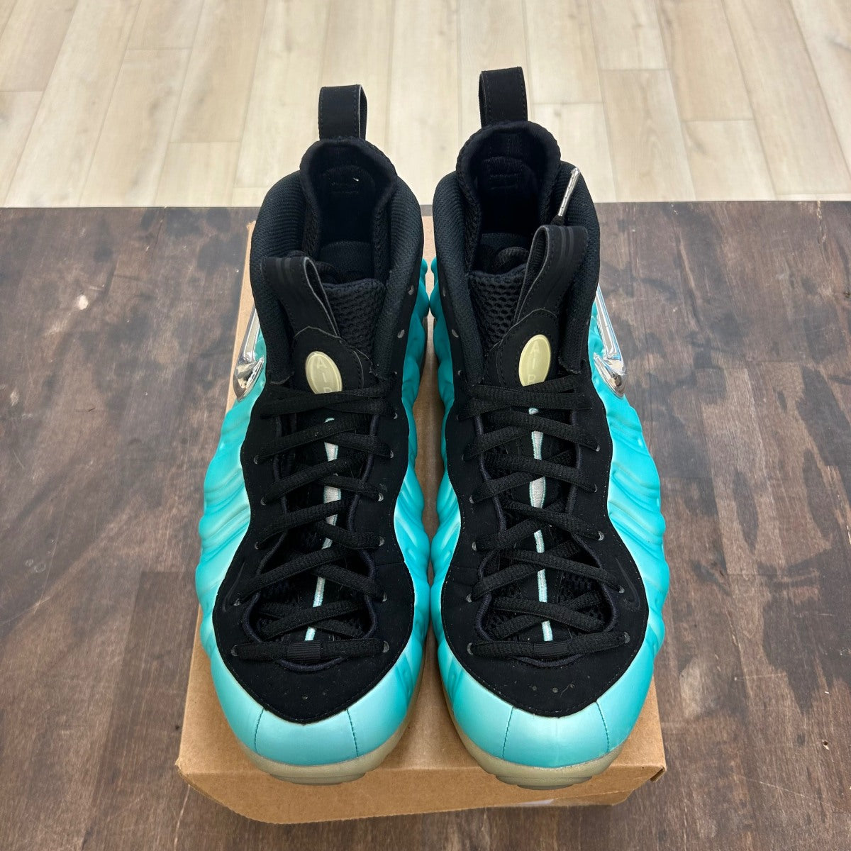 Air Nike Foamposite Pro Island Green Size 11.5 (Pre-Owned) - Image 2
