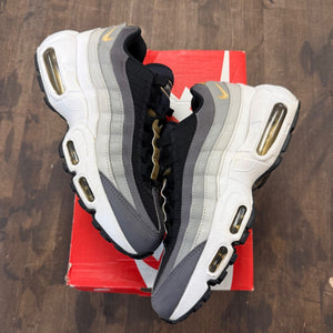Nike Air Max 95 White Metallic Gold (GS) Size 6.5Y (Pre-Owned) - Image 1